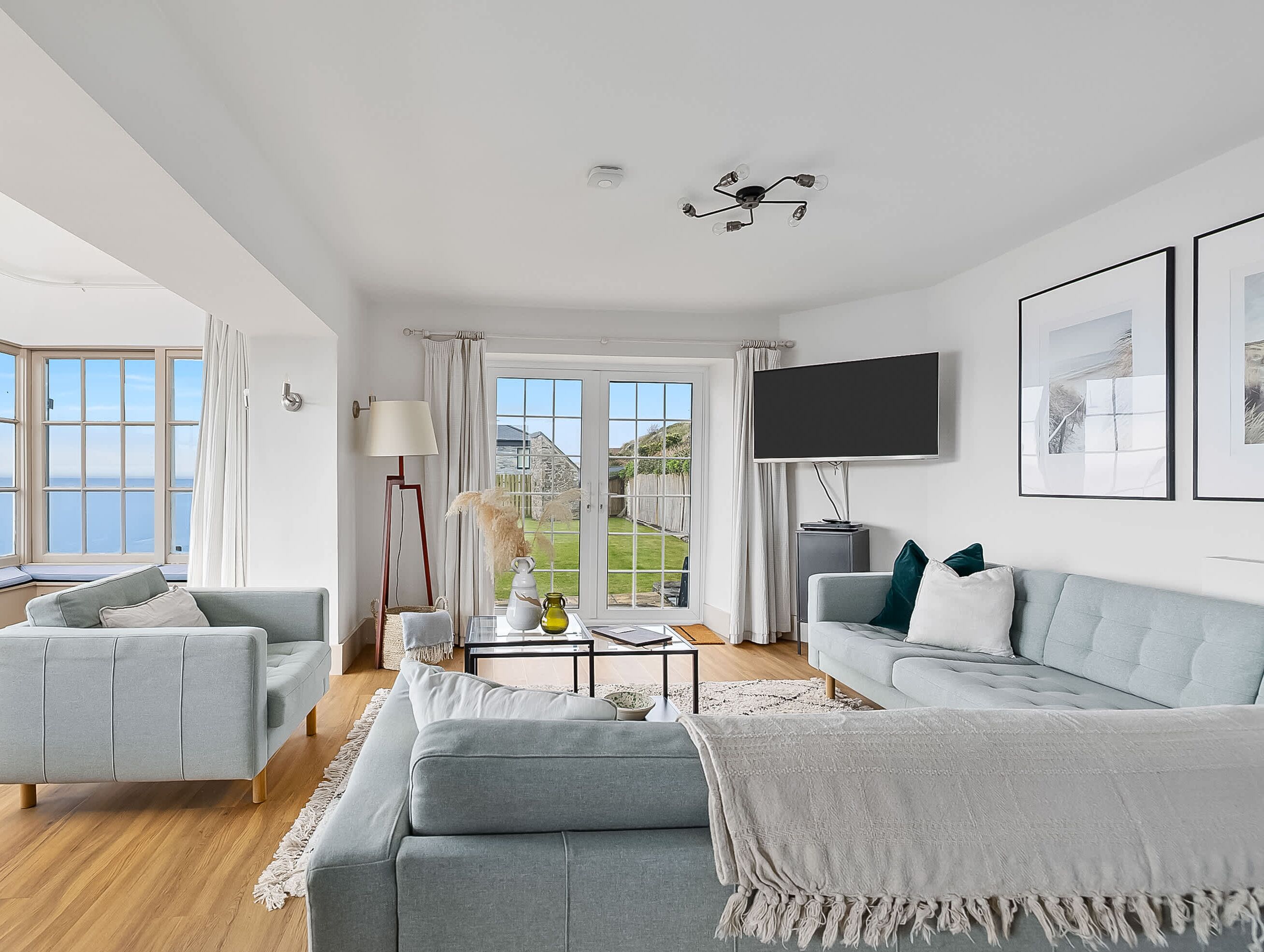 Fernseher, Kamin, Arbeitsbereiche