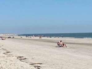 靠近海滩、沙滩椅