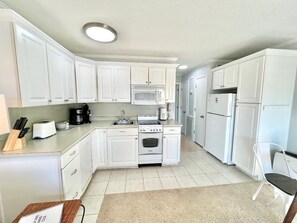 冰箱、微波炉、烤箱、炉灶