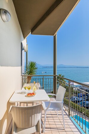 Studio | 1 bedroom - Residenza Miralago With Pool - Studio Apartment With Lake View (Desenzano del Garda)