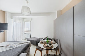 Studio | 1 bedroom - Residenza Miralago With Pool - Studio Apartment With Lake View (Desenzano del Garda)