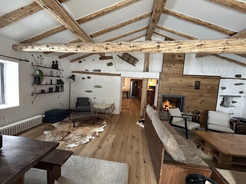Exceptional, fully renovated 250m2 ski-in/ski-out chalet