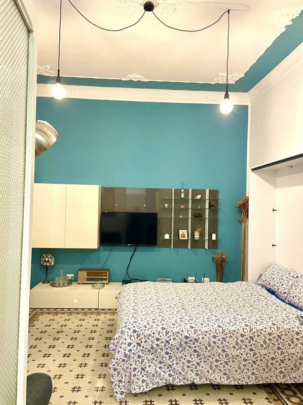 Iron/ironing board, free WiFi, bed sheets