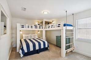 3 habitaciones, tabla de planchar con plancha, internet y ropa de cama 