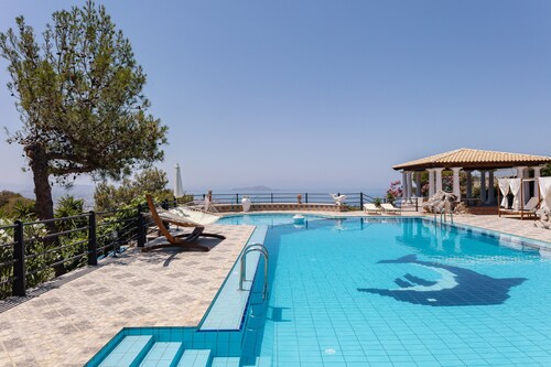 Outstanding Villa Paparouna with large private pool