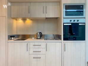 Geladeira, micro-ondas, fogão, cooktop