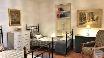 2 slaapkamers, reisbedje, gratis wifi, beddengoed