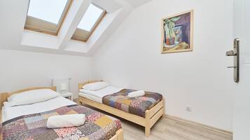 1 bedroom, bed sheets