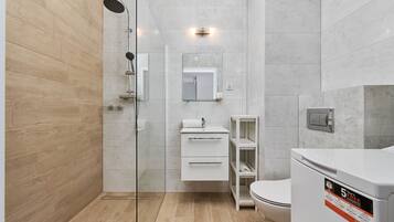 Shower, towels