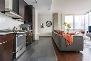 Coffee/tea maker, fridge, microwave, oven