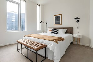 2 bedrooms, free WiFi - 2BR+Den Penthouse | Bellevue | Sophari Towers F (Bellevue)