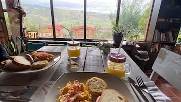 Desayuno completo incluido todos los días