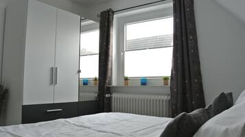 2 bedrooms, travel crib, free WiFi, bed sheets