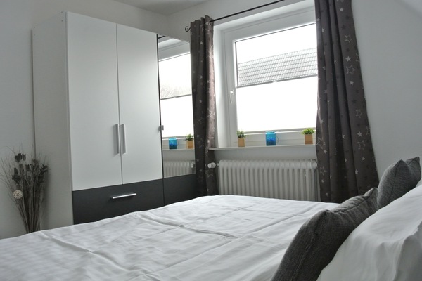 2 Schlafzimmer, Reisekinderbett, kostenloses WLAN, Bettwäsche