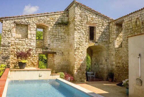 Last minute promotion Domaine de Saussignac grand gîte haut-de-gamme Maubec