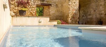 Last minute promotion Domaine de Saussignac grand gîte haut-de-gamme Maubec