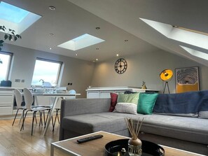 Téléviseur connecté de 42 po avec télévision par câble, téléviseur