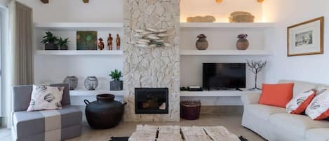 TV, fireplace, DVD player, offices