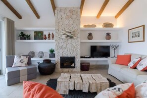 TV, fireplace, DVD player, offices