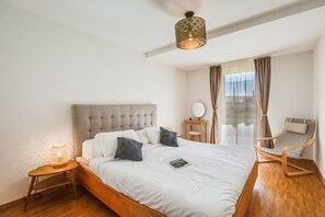 2 عدّة غرف نوم وبديكورات فريدة لكل غرفة ومكتب وواي فاي مجانًا