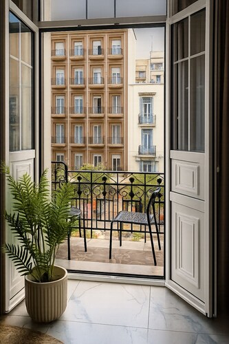 BLACK ONYX COMFORT SUITES