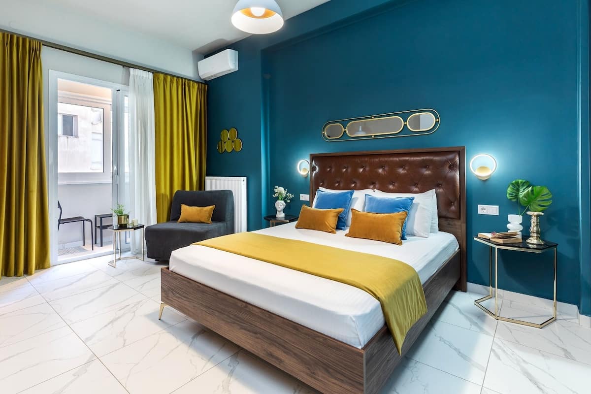 Design Studio Suite | Premium bedding, down duvets, Tempur-Pedic beds, in-room safe