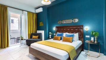 Design Studio Suite | Premium bedding, down comforters, Tempur-Pedic beds, in-room safe