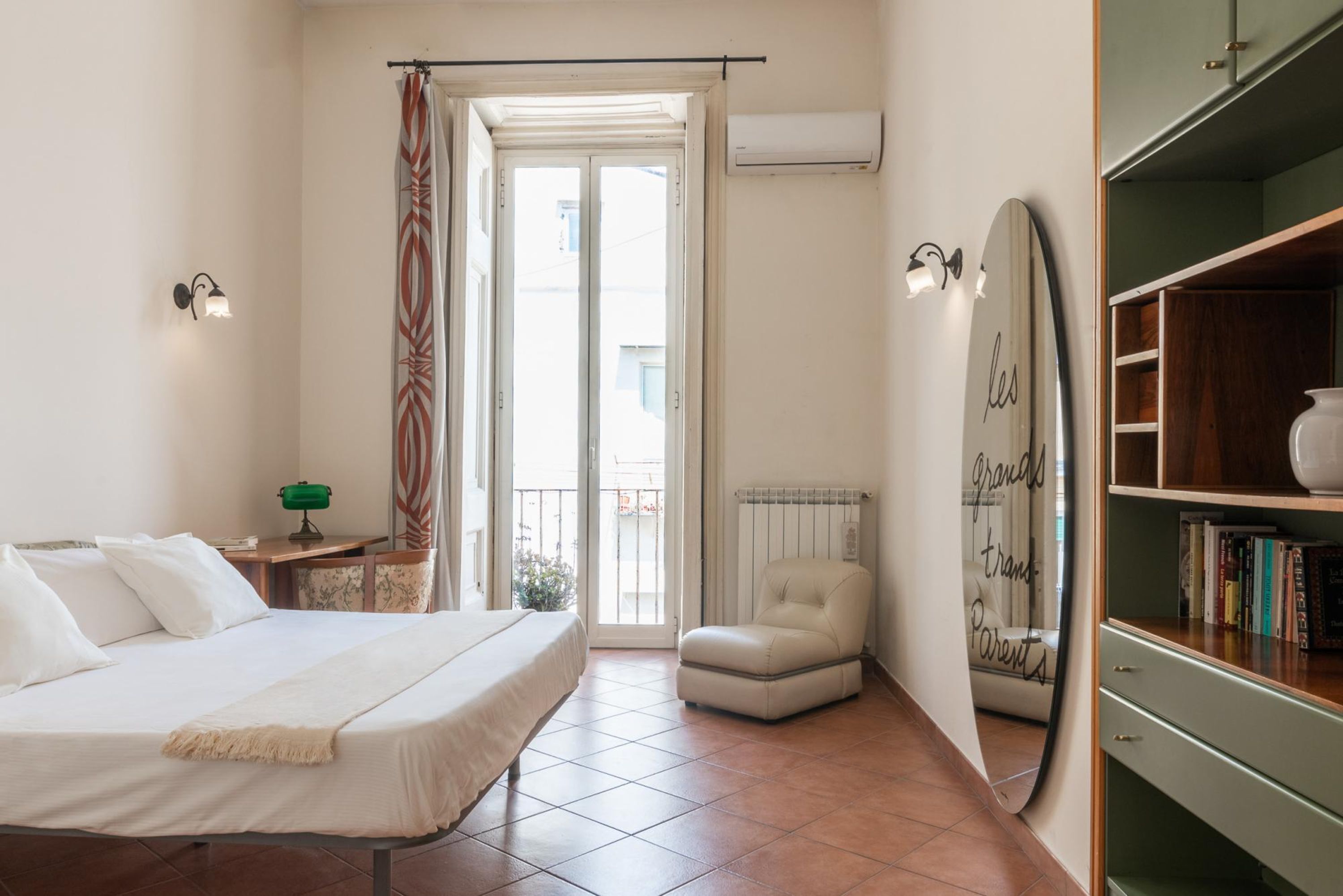 아파트, 흡연 | 4 개의 침실