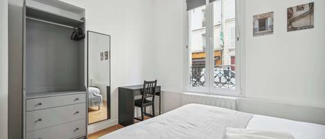 1 slaapkamer, een strijkplank/strijkijzer, wifi, beddengoed
