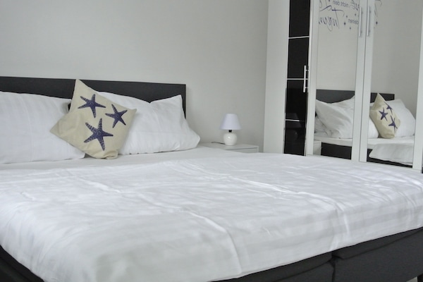 2 slaapkamers, reisbedje, gratis wifi, beddengoed