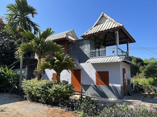 ปิ่นมณี รีสอร์ทแอนด์โฮมสเตย์