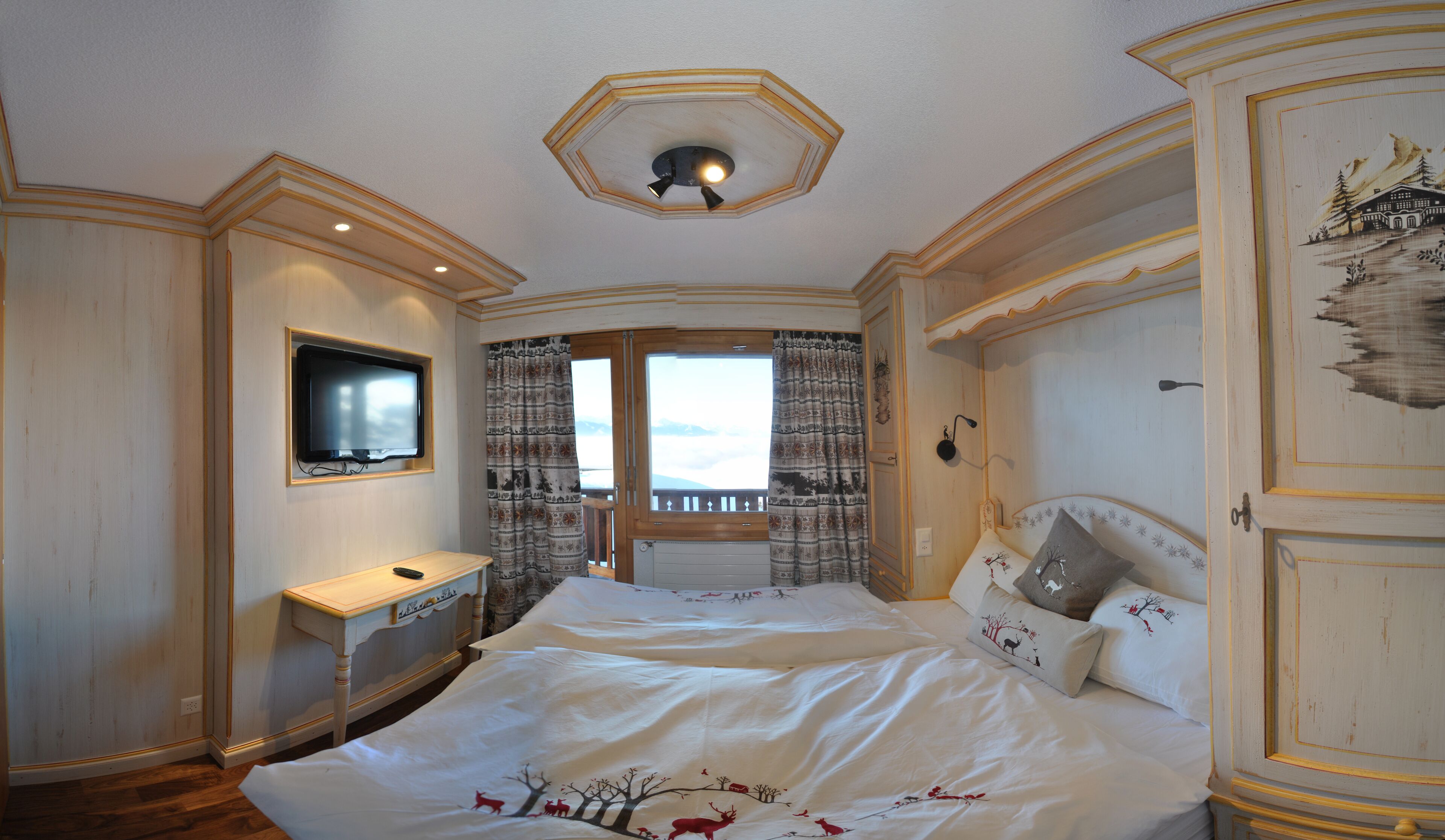 Free WiFi, bed sheets