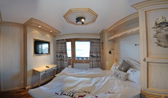Quarto casal panorâmico | Wi-Fi de cortesia, roupa de cama
