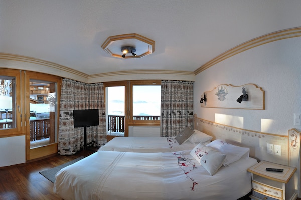 Panoramic Double Room | Free WiFi, bed sheets