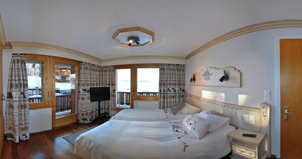 Panoramic Double Room | Free WiFi, bed sheets - Les Petits Mélèzes (Lens)