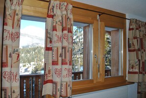 Comfort Double Room | Free WiFi, bed sheets - Les Petits Mélèzes (Lens)