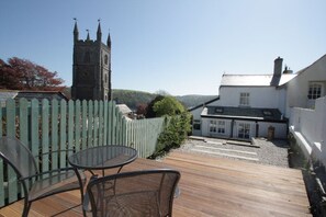 Outdoor dining - Private garden & central location  within 5 min walk of town (Fowey)