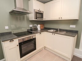 Refrigerador, lavavajillas, tetera/pava eléctrica, tostadora