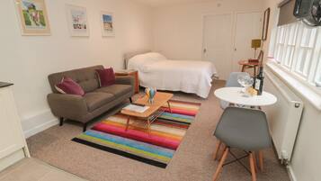 1 bedroom, individually decorated, individually furnished, free WiFi