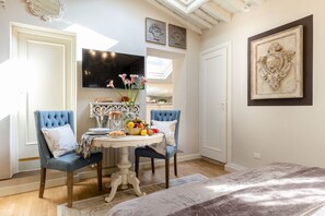 1 bedroom, iron/ironing board, free WiFi, bed sheets - Moro Studio Suite, Smart Classy Apartment in Lucca (Lucca)