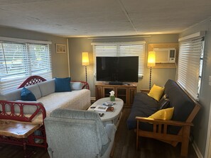 Smart TV, DVD player, pebolim