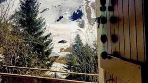 A wooden building with a view of a snow-capped mountain. - RDC studio on the slopes, mountain views (Manigod)