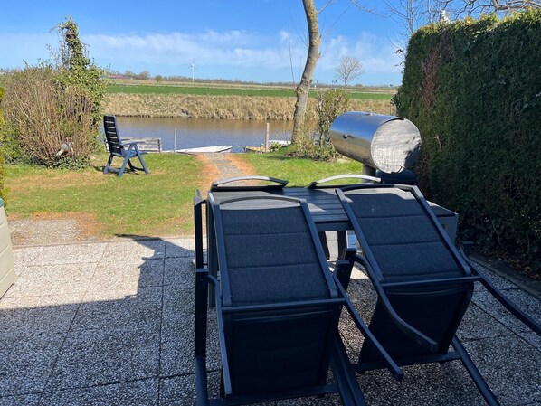 Property grounds - Huus Henri ant Siel (21) Cozy vacation apartment directly on the Siel (Krummhörn)