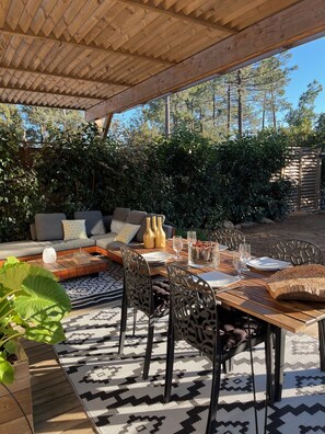 Outdoor dining - Contemporary villa for 2 people, private pool, enclosed grounds  (San-Gavino-Di-Carbini)
