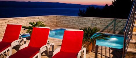Outdoor pool, a heated pool