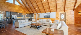 Spacious Mountain Lodge w/ Hot Tub & Fire Pit