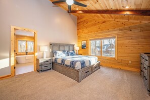 6 bedrooms, free WiFi, bed sheets - Spacious Mountain Lodge w/ Hot Tub & Fire Pit (McHenry)