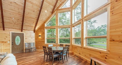 Spacious Mountain Lodge w/ Hot Tub & Fire Pit