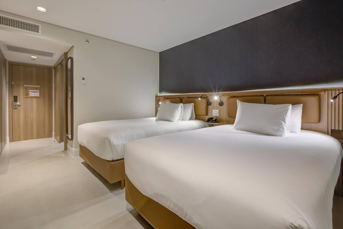 Minibar, WiFi (free), individually decorated, bed sheets