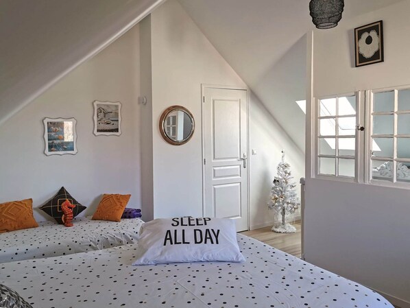 1 bedroom, iron/ironing board, travel cot, WiFi